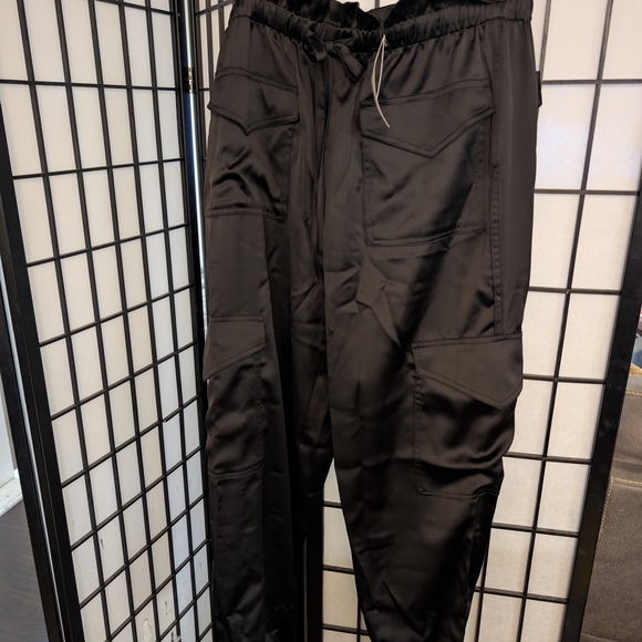 Women's Black Cargo Pants - Picture 13 of 15